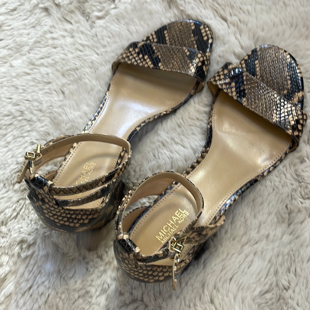Never worn, brand new Michael Kors cream and brown snake print heels. Size 8.5